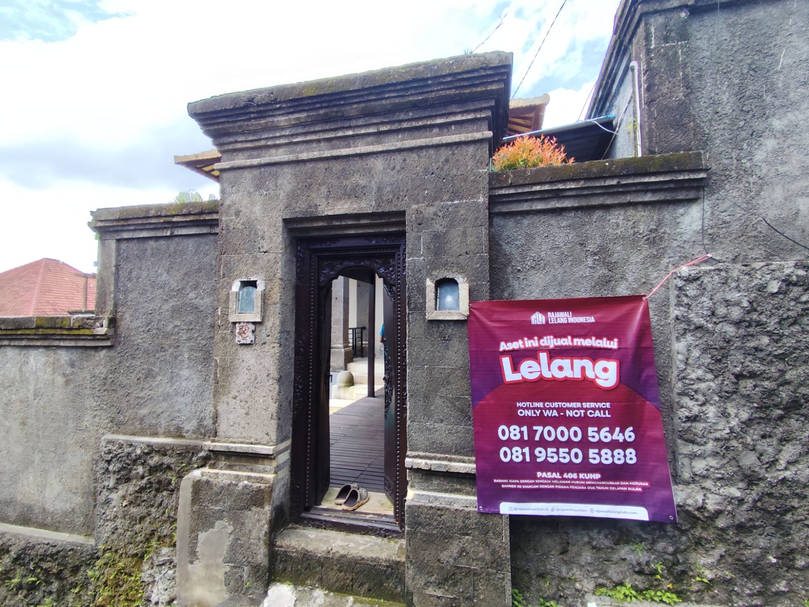 AGUNAN LELANG RUMAH VILLA