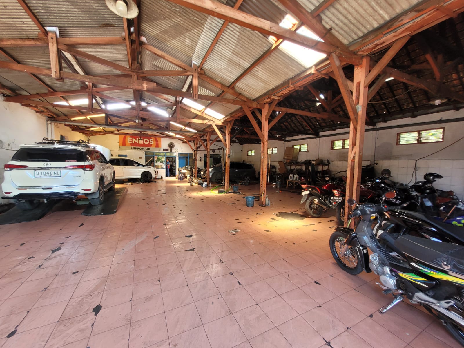 AGUNAN LELANG WORKSHOP (BENGKEL)